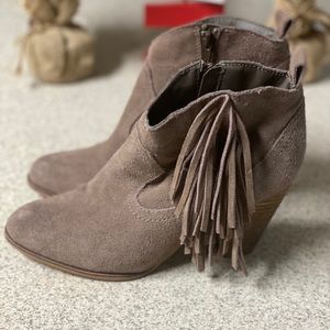 Steve Madden Fringe boots